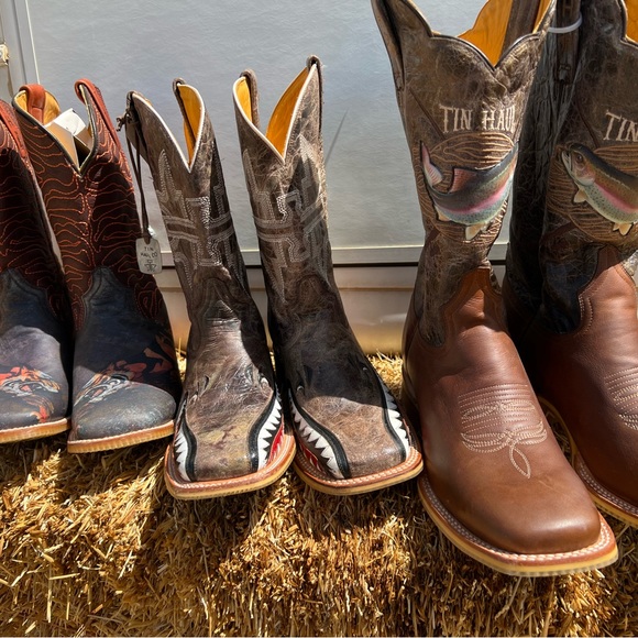 Tin Hauls size 9D guys gnarly shark! - Picture 3 of 5